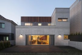 Двухэтажный бетонный дом от 100A associates в Южной Корее
