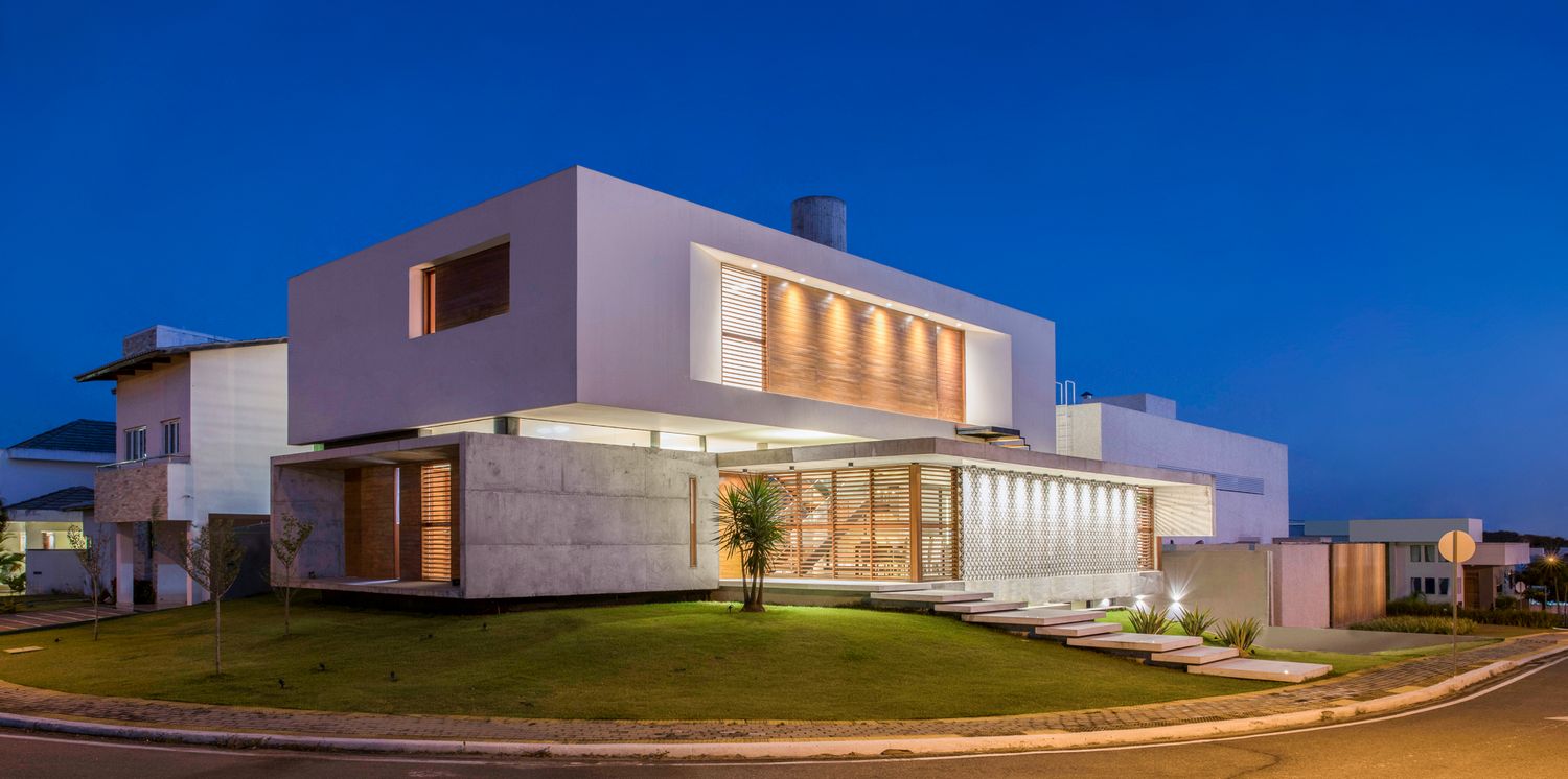 Двухэтажный дом от Martins Lucena Arquitetos