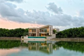 Дом на берегу озера в Мексике
