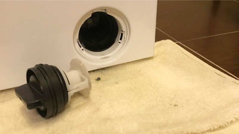 Чистый сливной фильтр стиральной машины