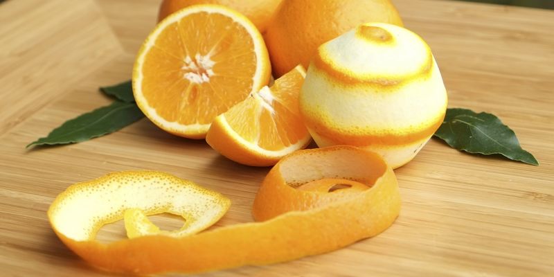 Апельсиновая кожура для чистки микроволновой печи