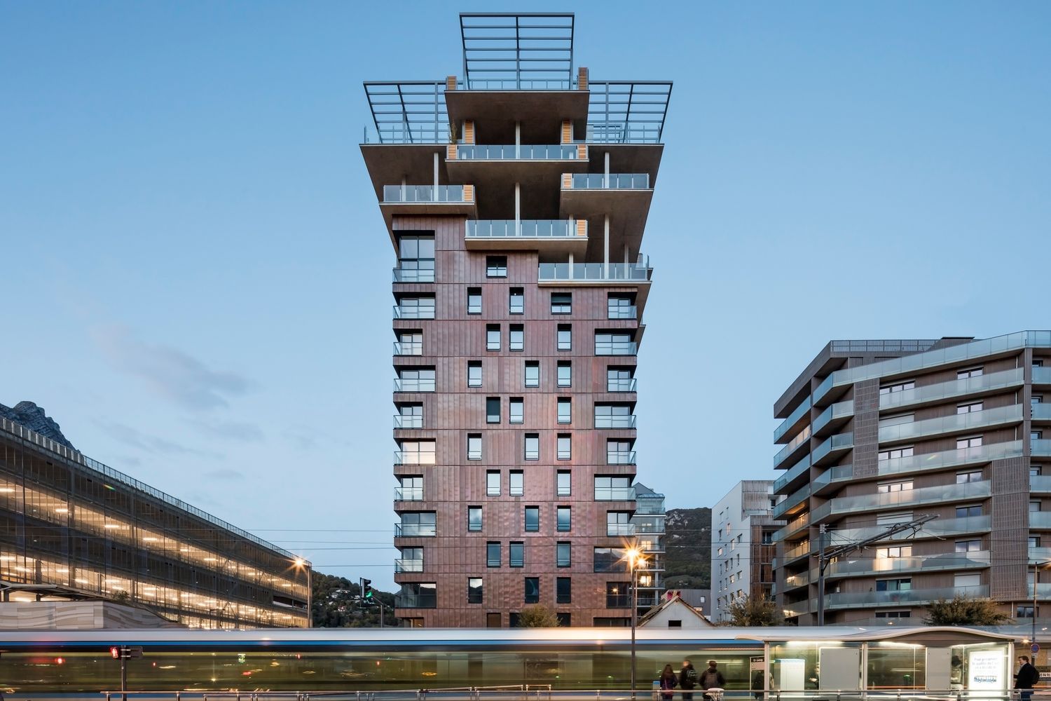 Интересная многоэтажка в городе Гренобль